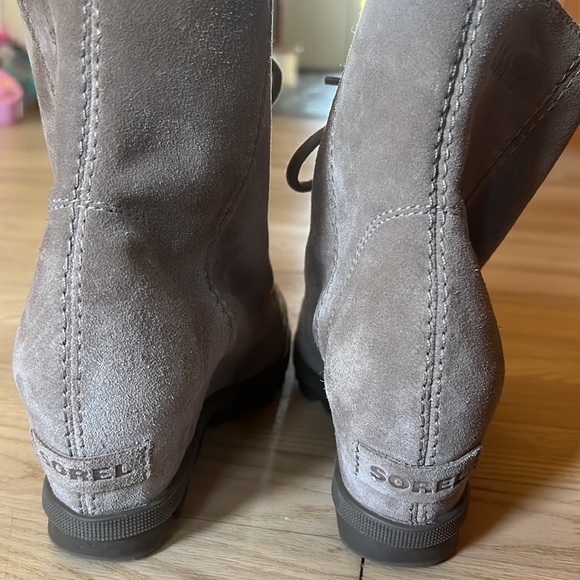 Girls Sorel wedge Boots size 4 - Picture 2 of 9
